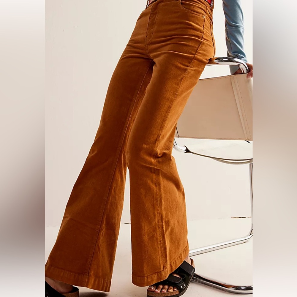Rolla’s East Coast Flare High Rise Cords. Size 31